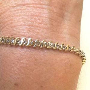 Vintage 10K yellow gold diamond tennis bracelet